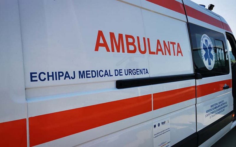 Accident la Cluj: O şoferiţă a ajuns la spital după ce a pierdut controlul volanului şi s-a izbit de un copac