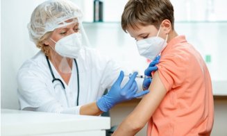 O lună până la începerea școlii! Campanie de informare la Cluj privind vaccinarea copiilor de peste 12 ani