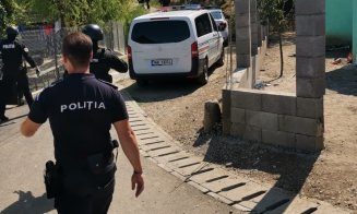 Cluj: Bărbați săltați de polițiști după ce au agresat și tâlhărit două persoane în plină stradă