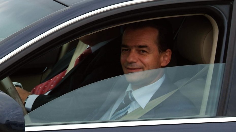 Păţaniile lui Orban la volan, după dezvăluirile despre trecutul lui Cîțu: „N-am condus niciodată băut, dar amenzi am luat”