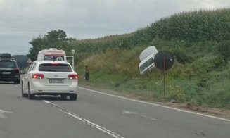 Accident pe Cluj - Turda. O mașină a ieșit în decor