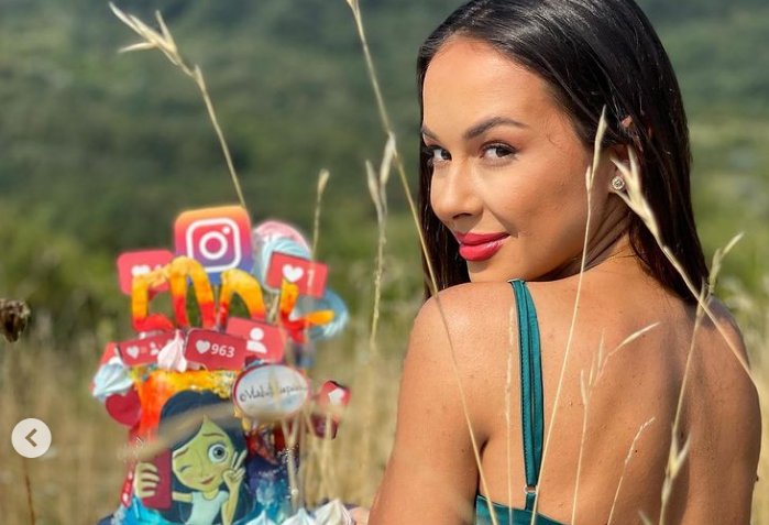 Vlăduţa Lupău a dat lovitura şi pe Instagram