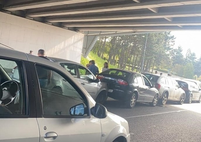 Traficul bară la bară spre Floreşti a dus la un accident în lanţ cu 8 maşini la Cluj-Napoca