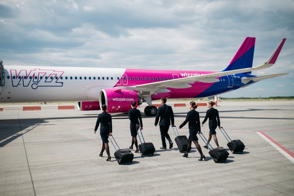 Wizz Air angajează 800 de însoțitori de zbor. Eveniment de recrutare și la Cluj