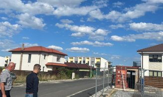Borduri puse strâmb, denivelări sau guri de scurgere care nu funcționează cum ar trebui, pe un șantier din Florești. Primarul: „Din păcate nu pot să a