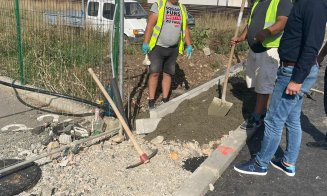 Borduri puse strâmb, denivelări sau guri de scurgere care nu funcționează cum ar trebui, pe un șantier din Florești. Primarul: „Din păcate nu pot să a