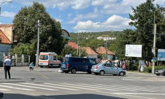 Accident cu două mașini pe Oașului. Bărbat de 70 de ani, transportat la spital