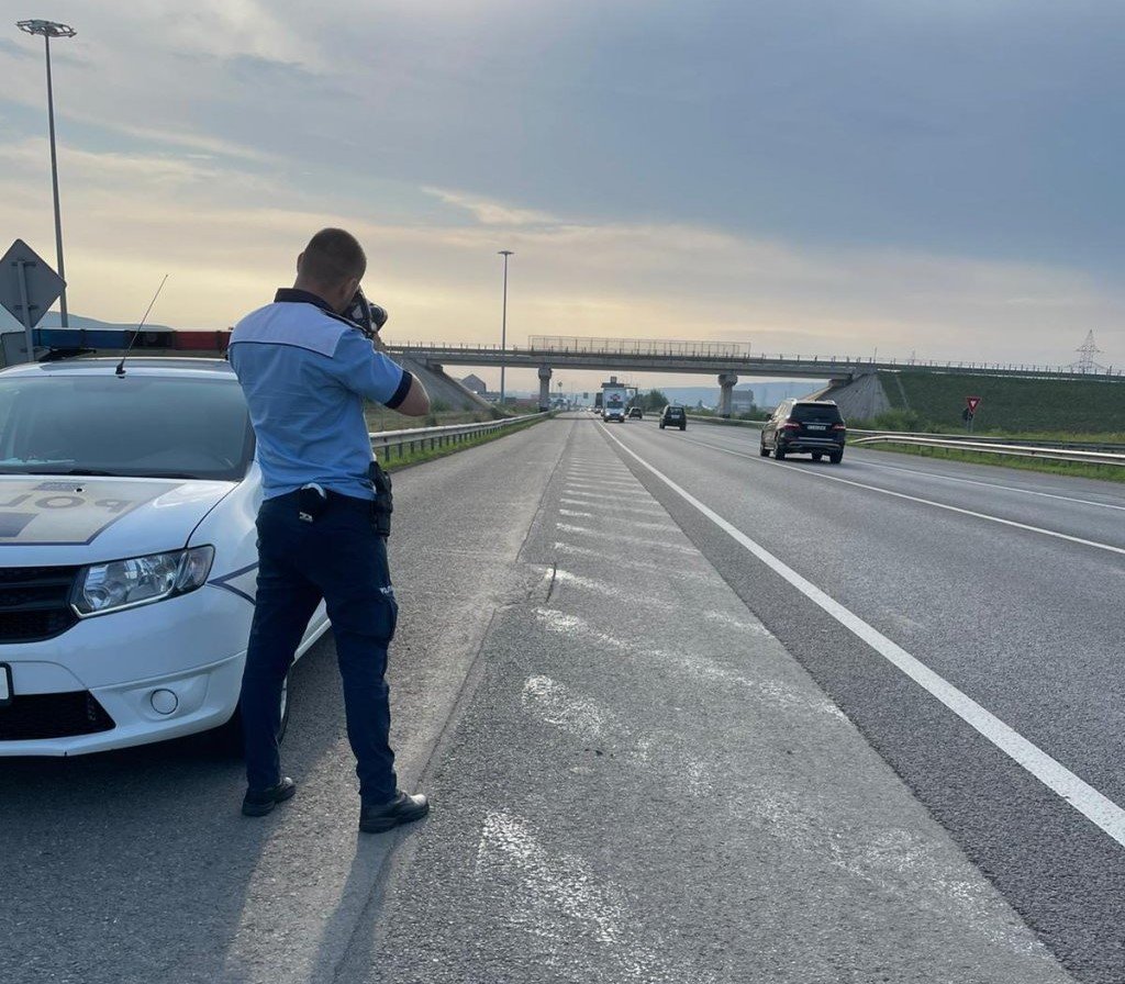 Vitezomani prinşi pe A3 la Cluj. Unul "zbura" cu aproape 300 km/h