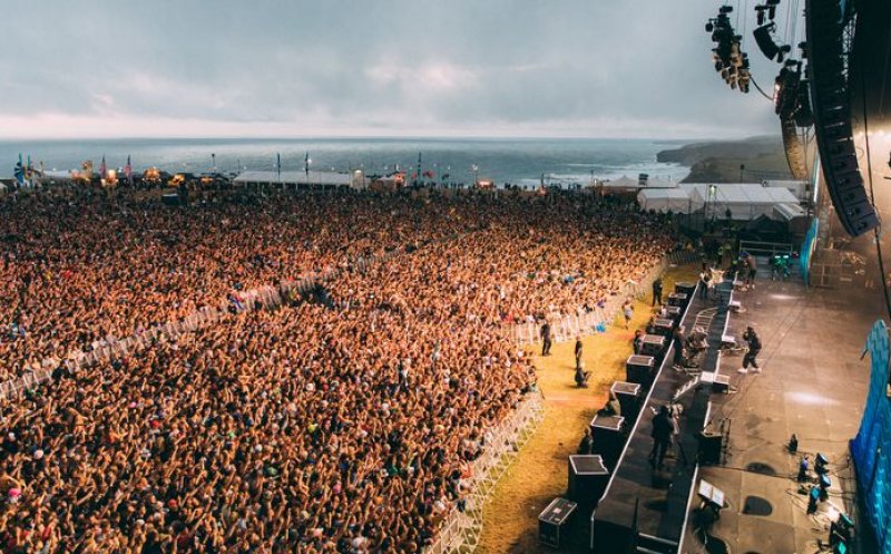 5.000 de cazuri COVID după un festival de muzică
