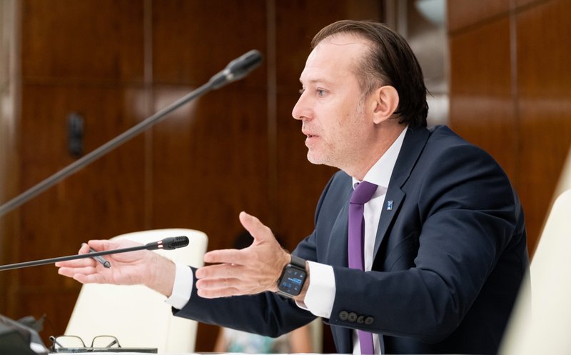 Premierul Cîțu: „Toți cei care lucrează în sistemul bugetar ar trebui vaccinați sau testați”