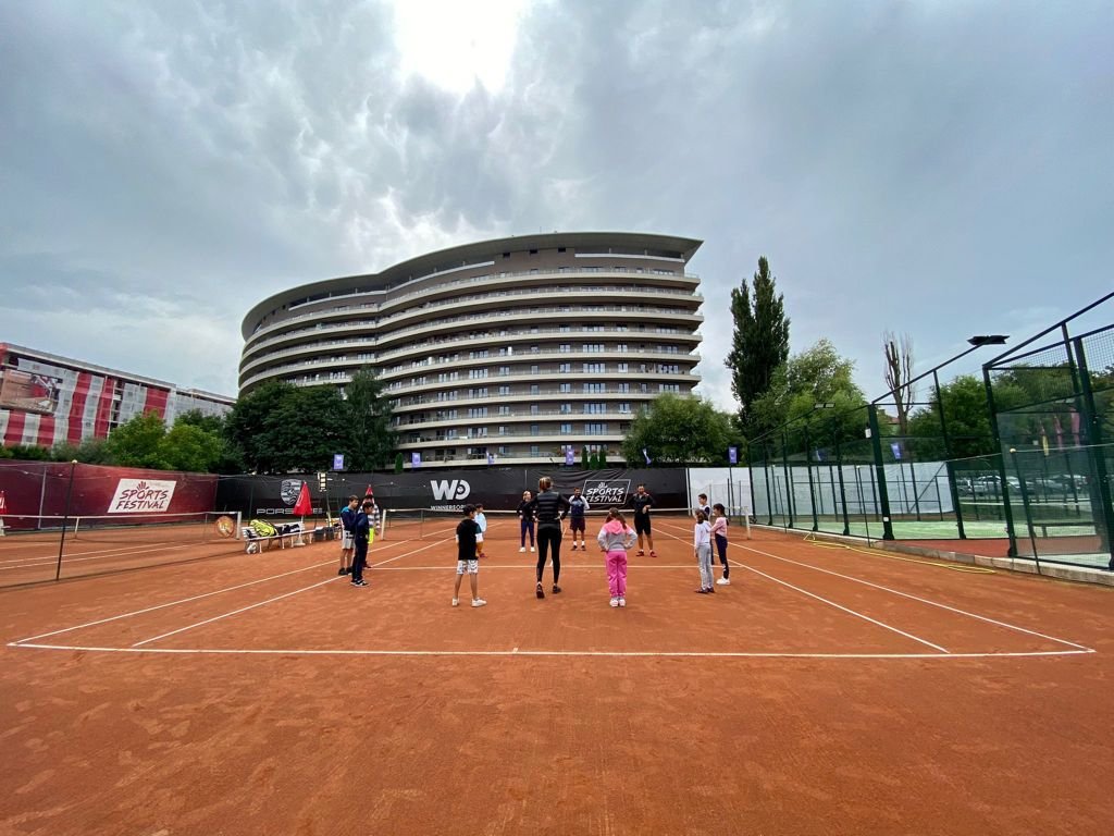 Ziua de Cluj | Zece tineri instituționalizați din Cluj au jucat tenis  pentru prima dată. Bucurie mare pentru cei mici