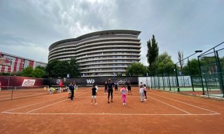 Zece tineri instituționalizați din Cluj au jucat tenis pentru prima dată. Bucurie mare pentru cei mici