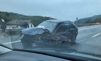 Accident grav în Feleac. Martor: „Motorul unei mașini a zburat” / N-au fost victime, iar circulația s-a reluat