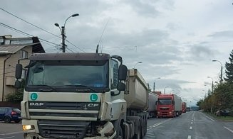 Accident pe Coposu. Tânăr GRAV rănit după un impact între o mașină și un TIR/ UPDATE: Tânărul a murit