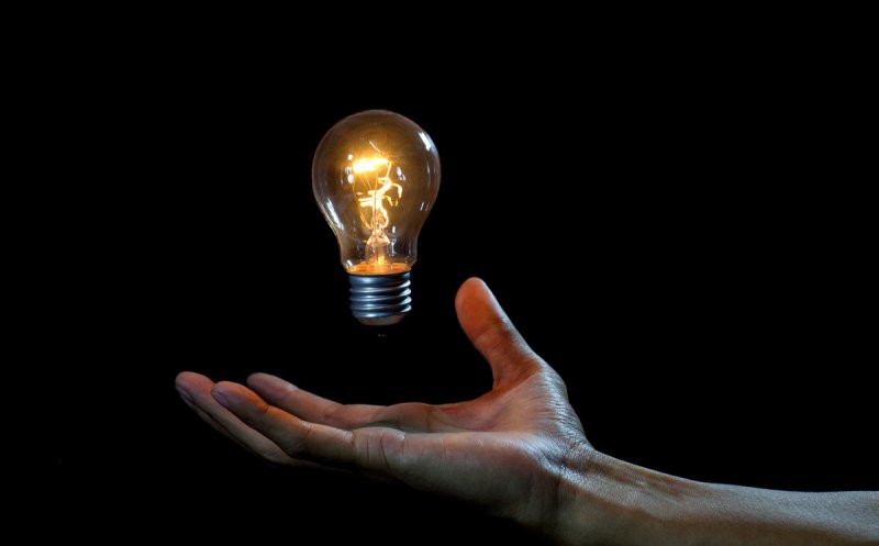 Un bărbat din Alba a primit o facutră  la curent electric de 150.000 de euro. Apartamentul era nelocuit de 20 de ani