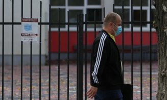 Masca de protecție ar putea fi din nou obligatorie pe stradă, în proximitatea școlilor