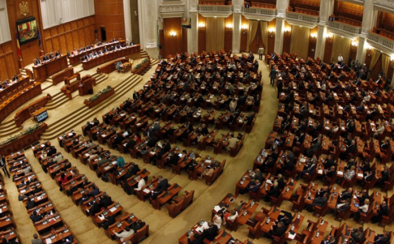 Moțiunea de cenzură a USR PLUS și AUR nu poate fi citită și votată în Parlament. PSD a boicotat ședința