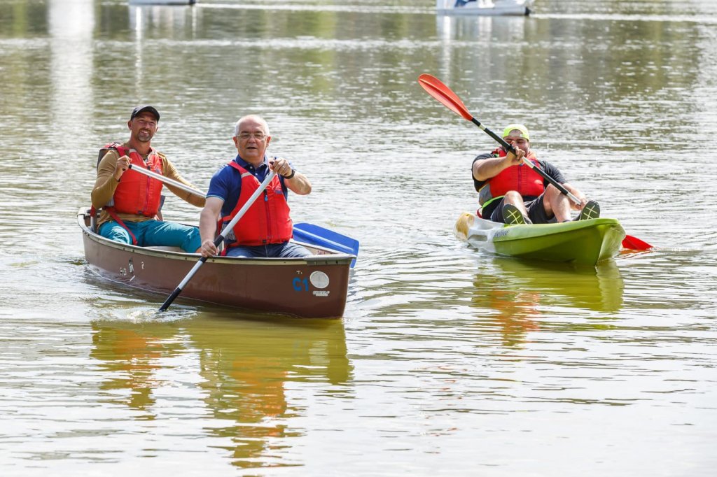 Boc, la plimbare cu canoea pe Lacul Gheorgheni