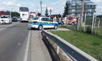 Stâlp, prăbușit peste un autocar cu pasageri în Cluj