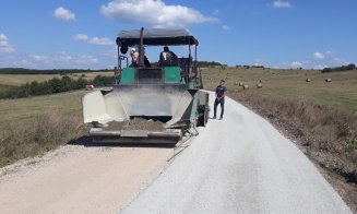 Lucrări de consolidare pe un drum din Cluj. Urmează asfaltarea