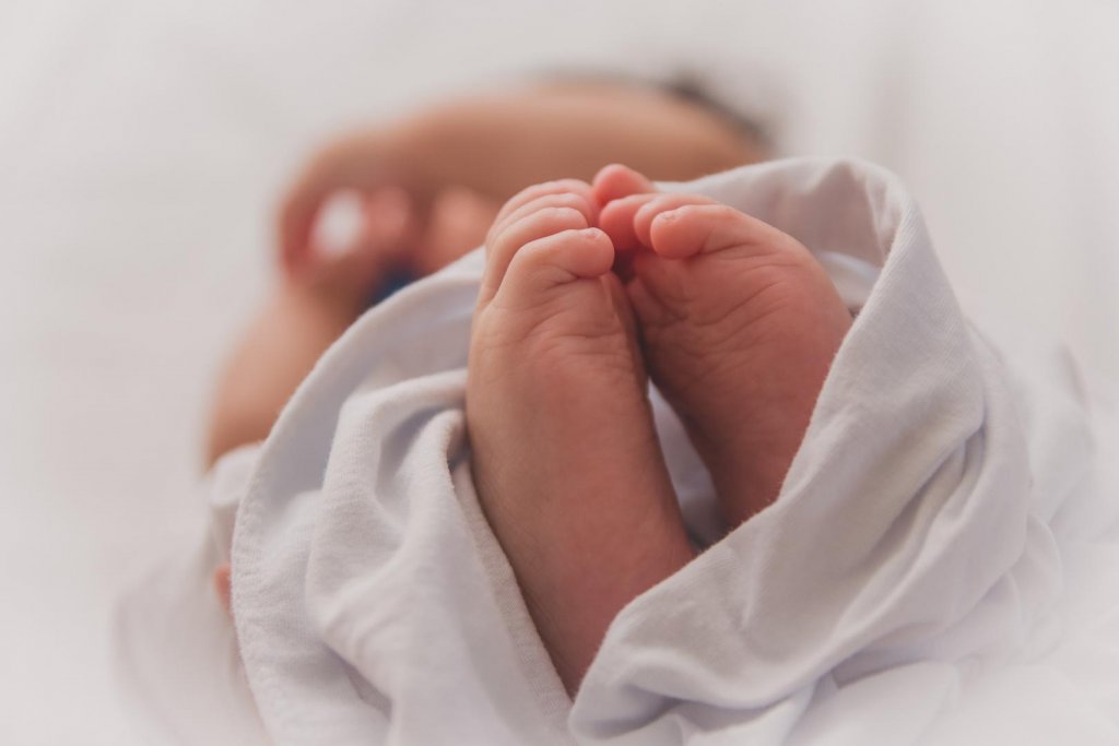 O gravidă de 20 de ani, infectată cu COVID, a murit. Medicii au reușit să salveze bebelușul prematur și l-au trimis pentru tratament la Cluj