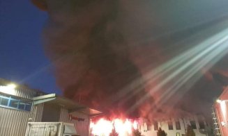 INCENDIU puternic în Cluj-Napoca semnalat prin RoAlert: "Rămâneţi în incinte, nu vă expuneţi la fum!"