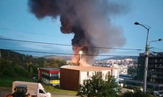 INCENDIU puternic în Cluj-Napoca semnalat prin RoAlert: "Rămâneţi în incinte, nu vă expuneţi la fum!"