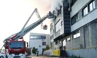 Clujenii vor să ştie când pot deschide geamurile după INCENDIUL de la Tetarom şi mesajul RoAlert