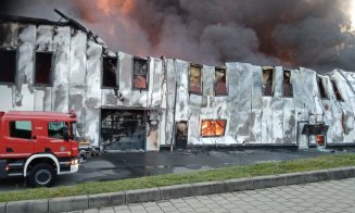 Noi imagini cu INCENDIUL de la Tetarom din Cluj-Napoca. De la ce a izbucnit focul