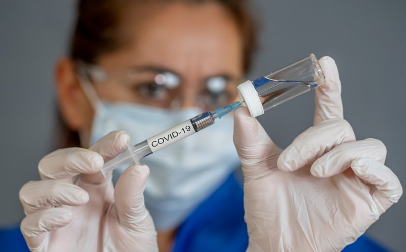 Cseke Attila: Vaccinarea cu a treia doză se va face „categoric” din această toamnă. „Vaccinuri sunt destule în România”