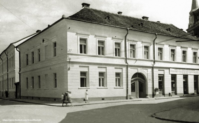 Aici a fost amenajată cea dintâi tipografie din oraş, dar a fost şi casa singurului principe născut la Cluj