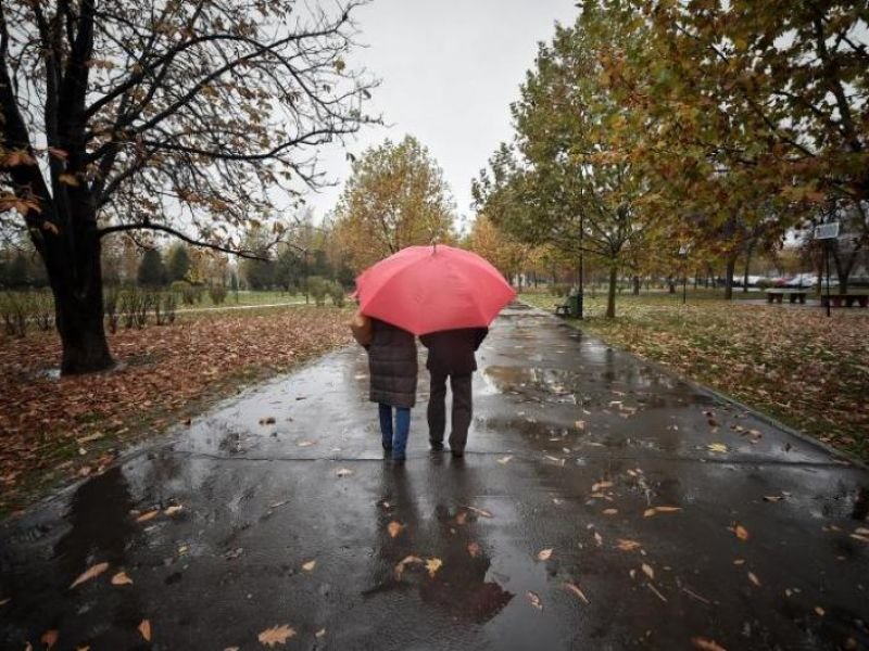 Vremea se răceşte. Minime de 2 grade şi ninsori la munte