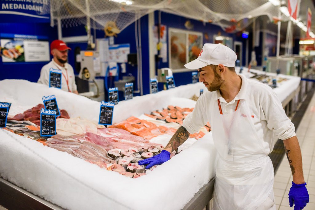 După Moldovan, clujenii întreabă când dă Protecţia Consumatorilor şi pe la rafturile Auchan şi Carrefour cu produse din carne