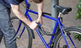 Doi adolescenți din Florești au ajuns pe mâna polițiștilor după ce au furat șase biciclete