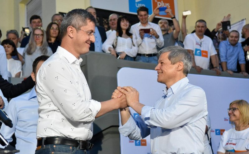 Cioloș câștigă în fața lui Barna primul vot pentru șefia USR PLUS