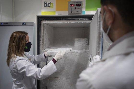 FDA a autorizat a treia doză de vaccin anti-Covid dezvoltat de Pfizer pentru utilizare de urgenţă la vârstnici şi populaţia vulnerabilă