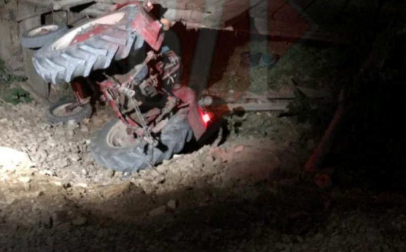 Un tânăr a murit strivit sub tractor noaptea trecută într-o comună din Cluj