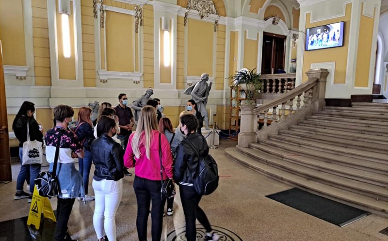 Zeci de mii de studenţi încep astăzi anul universitar la Cluj-Napoca. UBB transmite pe YouTube ceremonia din Aula Magna