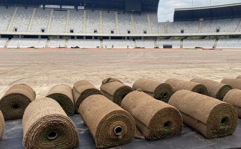 Astăzi începe montarea noului gazon pe Cluj Arena. Imagini exclusive de pe șantier