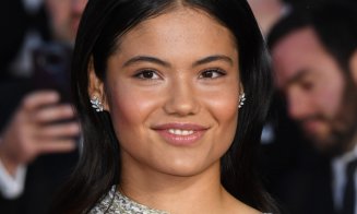 Emma Răducanu, strălucitoare pe covorul roșu, alături de familia regală britanică, la premiera ultimului film din seria James Bond
