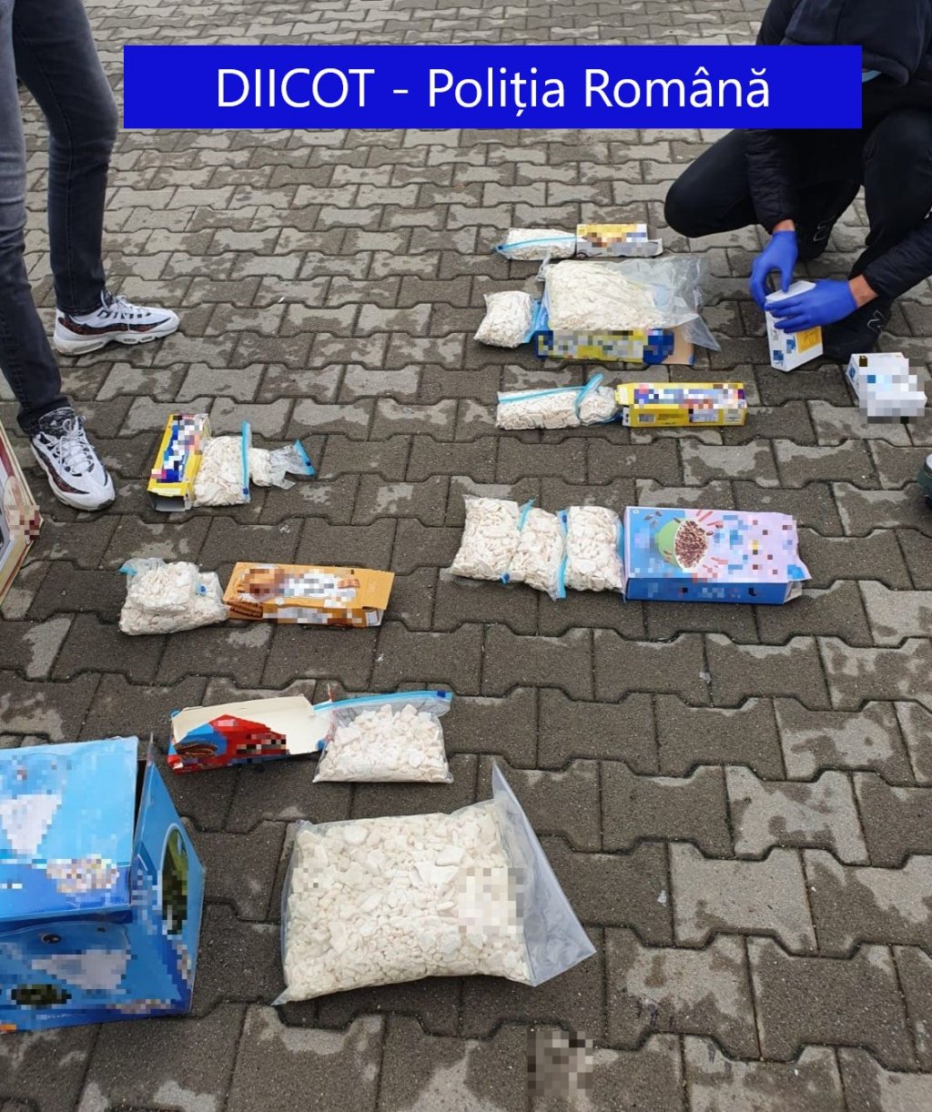 Traficant din Cluj, prins în timp ce ridica un colet cu peste 11 kg de droguri. Veneau din Olanda în cutii de cereale