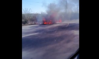 Mașină în flăcări la ieșirea din Apahida