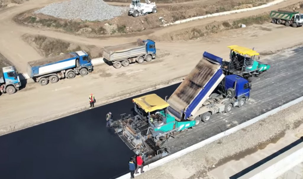 Autostrada A10 Sebeș-Turda, lotul 2: Asfaltări de DUMINICĂ în zona alunecării de teren de la Oiejdea