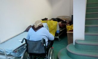 Pacienți COVID trataţi pe HOLURILE spitalului. "Pentru ce plătim CAS toată viaţa?"