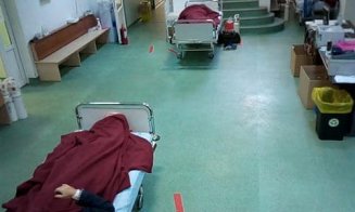 Pacienți COVID trataţi pe HOLURILE spitalului. "Pentru ce plătim CAS toată viaţa?"