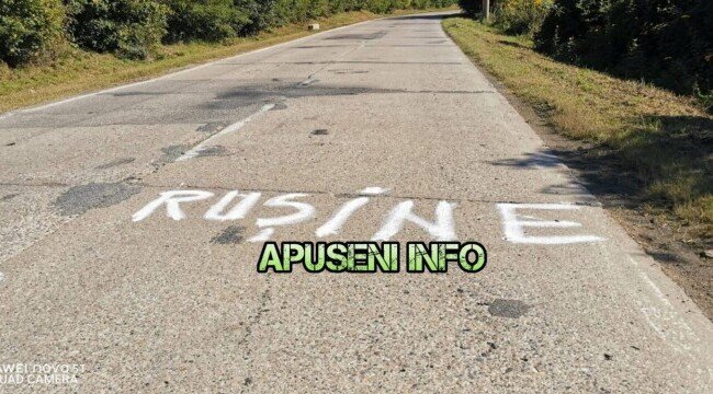 Ce au făcut mai mulți localnici din Apuseni exasperați de dezastrul de pe o șosea