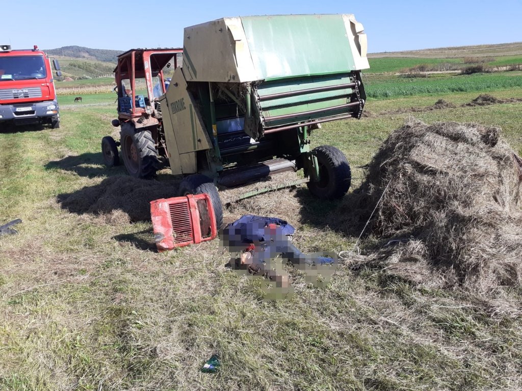 Accident teribil în Cluj: Tânăr, mort după ce a fost prins într-un utilaj de balotat