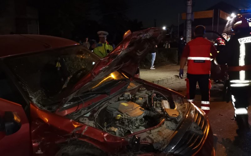 ACCIDENT grav în Cluj cu trei victime. În urma impactului, un autovehicul a fost proiectat într-un imobil