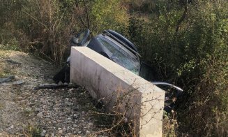 ACCIDENT teribil la Cluj! Un şofer A MURIT în impactul cu un cap de pod de pe contrasens