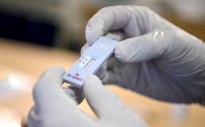 Studiu: Testele rapide identifică doar jumătate din cazurile de COVID confirmate prin PCR